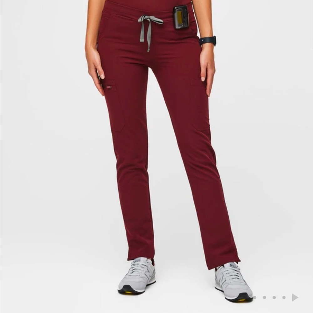 Women’s figs yola style scrub pant- size S